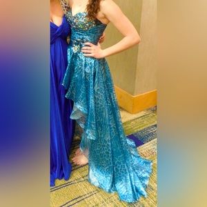 Prom Dress: Unique, sparkly, fun. Size 8